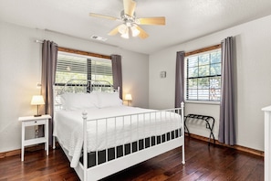 4 bedrooms, iron/ironing board, free WiFi - Canyon Lake Farmhouse | Hot Tub + Sauna | Pets OK (Canyon Lake)
