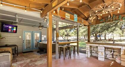 Canyon Lake Farmhouse | Hot Tub + Sauna | Pets OK