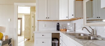 Pet-friendly 1BR Cottage Retreat w/ Outdoor BBQ