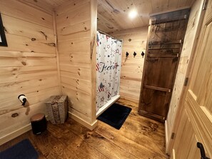 Dusche, Handtücher, Toilettenpapier