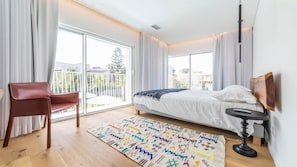 7 chambres, coffres-forts dans les chambres, fer et planche Ă repasser