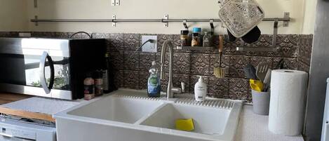 Cookware/dishes/utensils