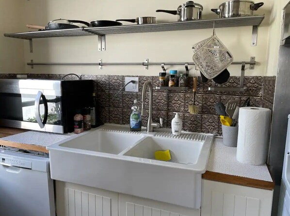 Køkkentøj/tallerkener/redskaber