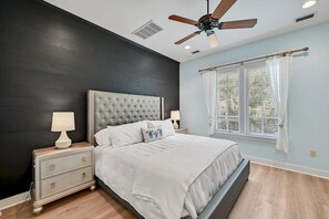 3 slaapkamers, een kluis op de kamer, een bureau