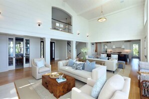 Living area - Luxury Lakefront Retreat (Onsted)