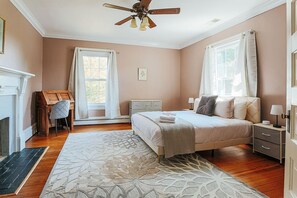 5 室のベッドルーム、デスク、アイロン / アイロン台、WiFi (無料)