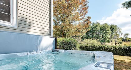 Clonmel Acres: Private Pond + Hot Tub + Mtn Views