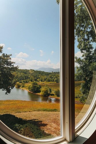 Clonmel Acres: Hot Tub + Mins to Hazy Mtn & BMB