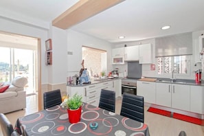 Fridge, microwave, oven, stovetop - Ruhiges und Sonniges Haus in Paguera (Peguera)