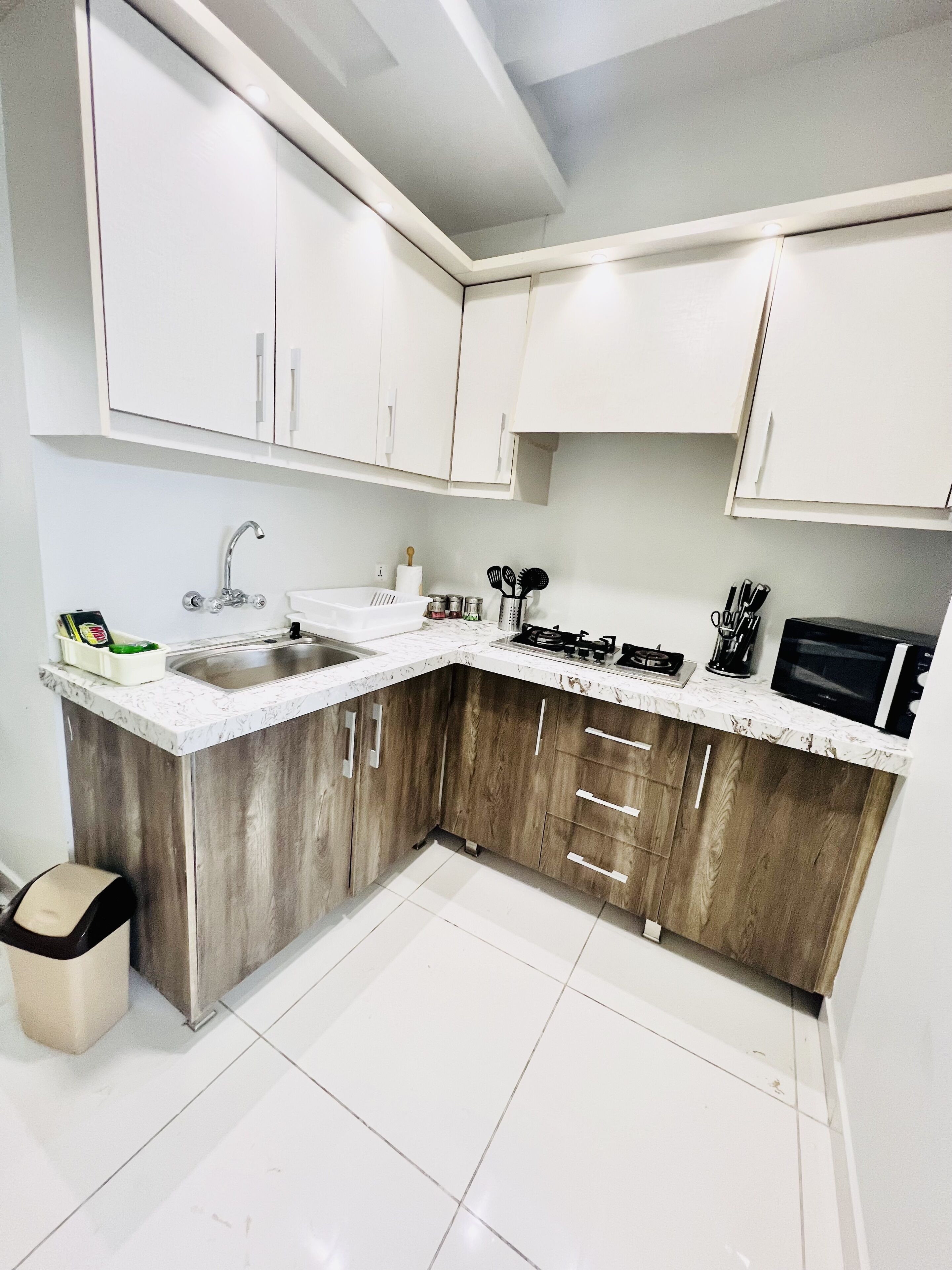 Kühlschrank, Mikrowelle, Herdplatte, Toaster