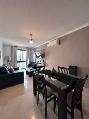 Economy Duplex | Living area | 40-inch LED TV with cable channels, Netflix, streaming services - Agustín 1 Apart (Parana)