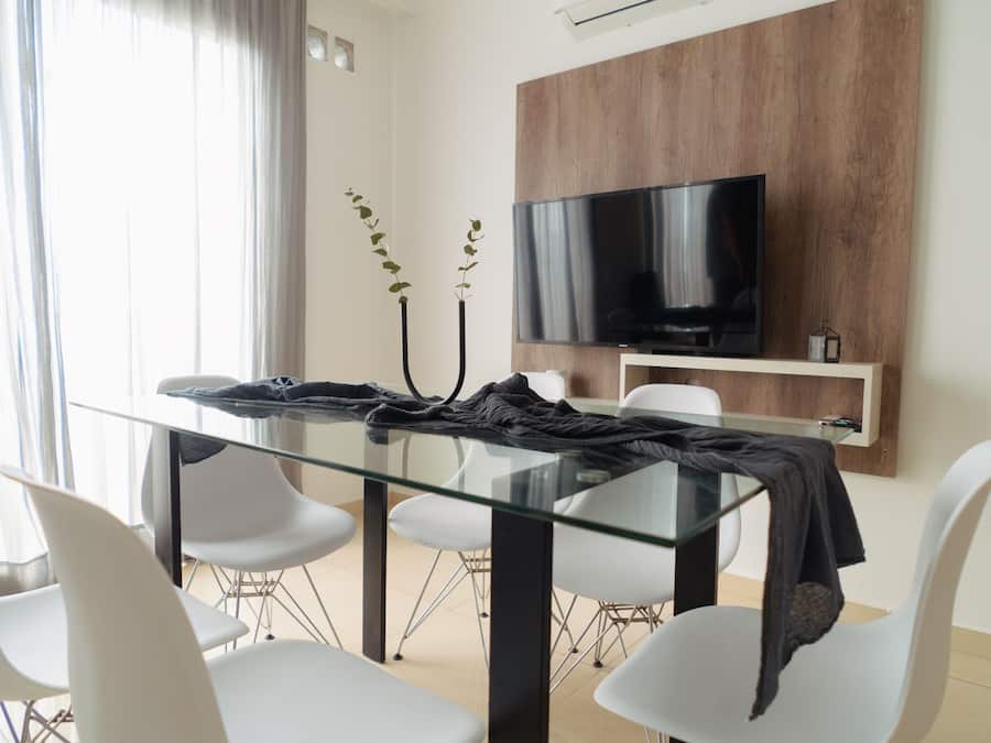 Executive Apartment | Private kitchen | Full-size fridge, microwave, oven, stovetop