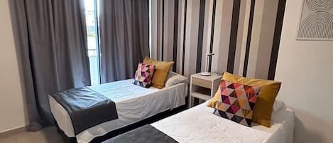 2 kamar tidur, seprai premium, dan bantalan ekstra lembut