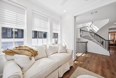 Insight: Stunning Gulf-front Location, Private Pool, 7 Bdrms, Sleeps 22!