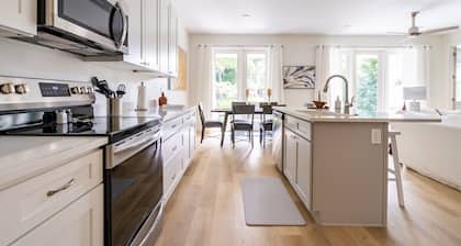 Dora's Heart: New 3BR | King Bed | Brand New
