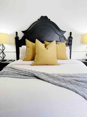 6 bedrooms, desk, iron/ironing board, WiFi - NEW Magnolia Mansion-4400sqft Hot Tub & 2 Game Rms (Lubbock)