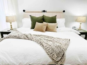 6 bedrooms, desk, iron/ironing board, WiFi