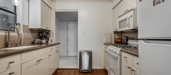 Cozy 2BR + Loft Near OU - Big yard, cool home, great Norman vibes