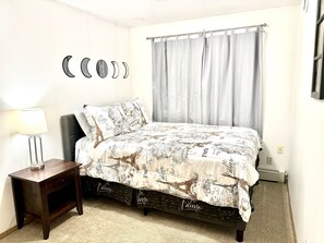 3 soverom, skrivebord, strykejern/-brett og wi-fi (inkludert)