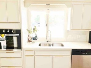 Cookware/dishes/utensils