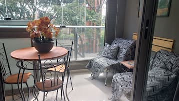 Studio, Balcony | Street view