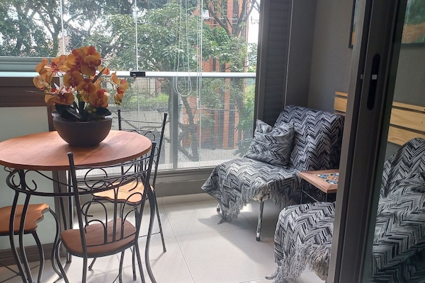 Studio, Balcony | Street view