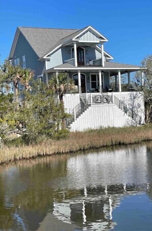 المنشأة من الخارج