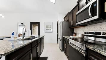 Køleskab, mikrobølgeovn, ovn