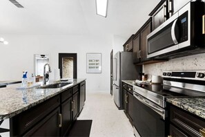 Refrigerador, microondas, horno