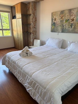 Panoramic-Dreibettzimmer, eigenes Bad, Seeblick | Kostenloses WLAN