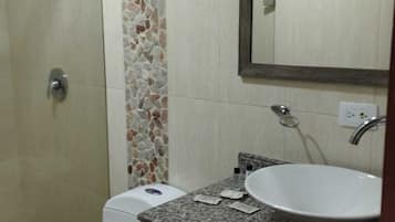 Panoramic Double Room, Private Bathroom, Lake View | Bathroom
