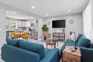 TV - Relaxing Lake Zurich 3BR + Patio | LCP Collection (Lake Zurich)