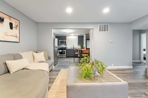 Modern 4BR Retreat Near MDW | LCP Collection