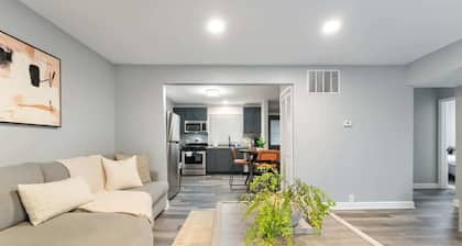 Modern 4BR Retreat Near MDW | LCP Collection