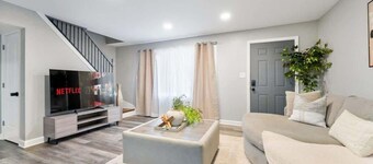 Modern 4BR Retreat Near MDW | LCP Collection