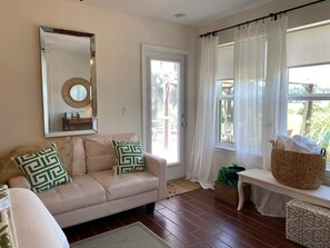 Smart-TV, Kamin, Tischtennisplatte