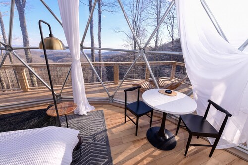 Tranquility Luxury Mountain Dome - Glamping w/ A/C, Hot Tub, and Extra Amenities