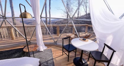 Tranquility Luxury Mountain Dome - Glamping w/ A/C, Hot Tub, and Extra Amenities