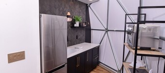Tranquility Luxury Mountain Dome - Glamping w/ A/C, Hot Tub, and Extra Amenities