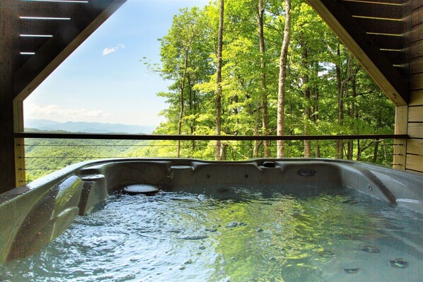 Outdoor spa tub