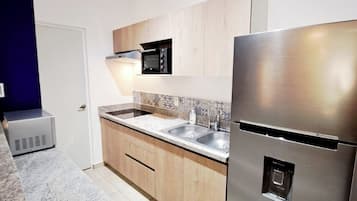 Micro-ondes, four, plaque de cuisson