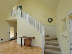 Interior - Yachats Beach Cottage -- 5 min walk to the ocean. (Yachats)