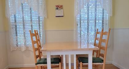 Yachats Beach Cottage -- 5 min walk to the ocean.