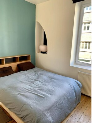 2 slaapkamers, een strijkplank/strijkijzer, wifi, beddengoed