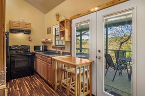 Fridge, microwave, oven, stovetop - Bandera Stronghold Crazy Horse (Bandera)