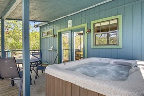 Outdoor dining - Bandera Stronghold Crazy Horse (Bandera)