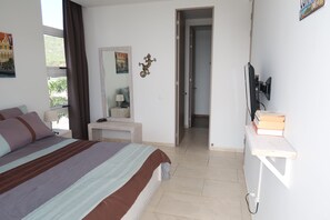 2 bedrooms, iron/ironing board, travel cot, free WiFi