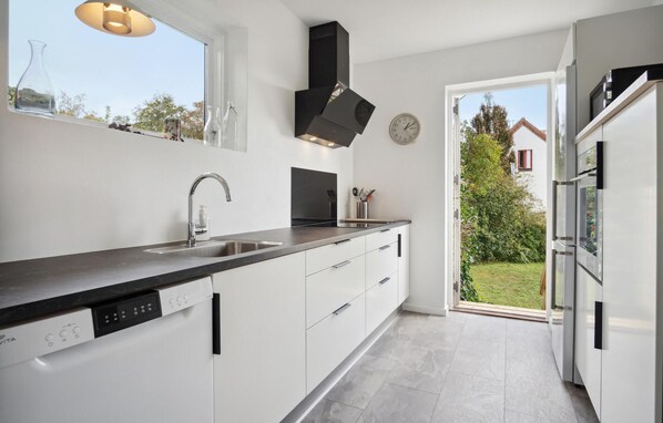 Réfrigérateur, four, plaque de cuisson, lave-vaisselle