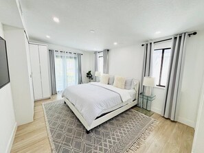 3 dormitoris, escriptori i planxa i posts de planxar 