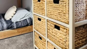 3 habitaciones, tabla de planchar con plancha, wifi y ropa de cama